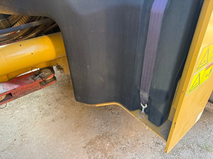 2015-caterpillar-cb66b-image-23