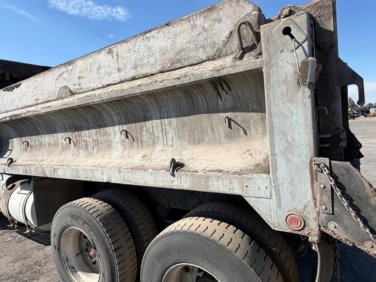 #2532-•-kenworth-w928-tandem-axle-dump-truck-image-32