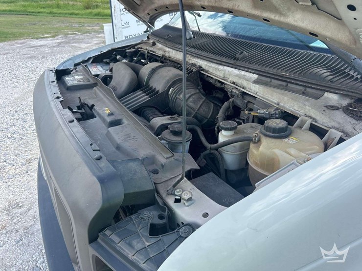 2011-ford-cargo-image-9