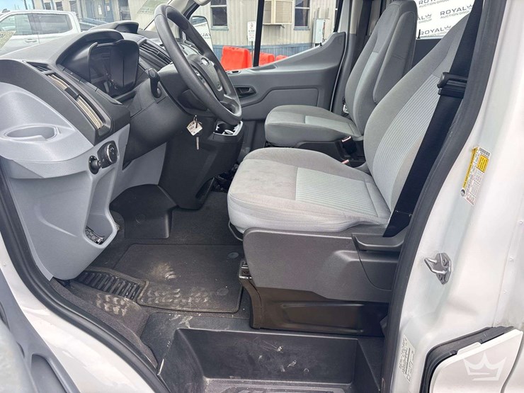 2019-ford-transit-image-11