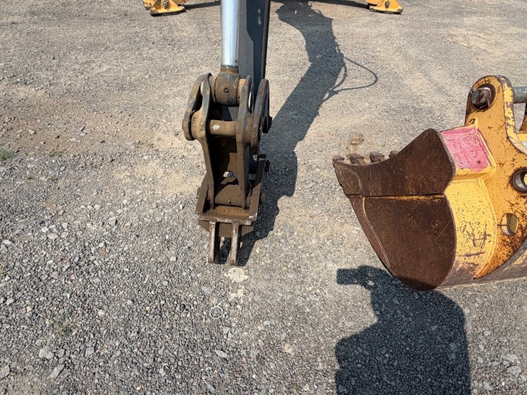2016-deere-410l-image-47