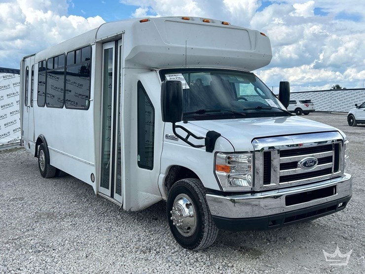 2017-ford-e450-image-2
