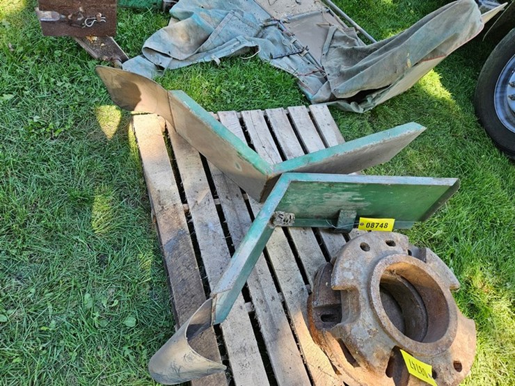 #8748-•-john-deere-front-fenders-image-2