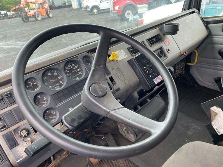 freightliner-fl70-image-13