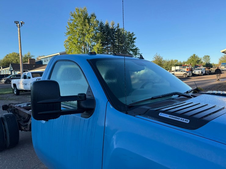 2013-chevrolet-3500-image-15