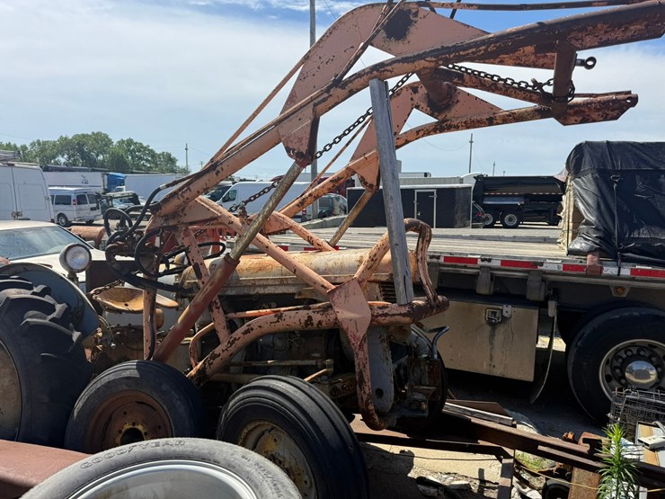 #2097-•-1953-ferguson-tractor-w/-trailer-image-7