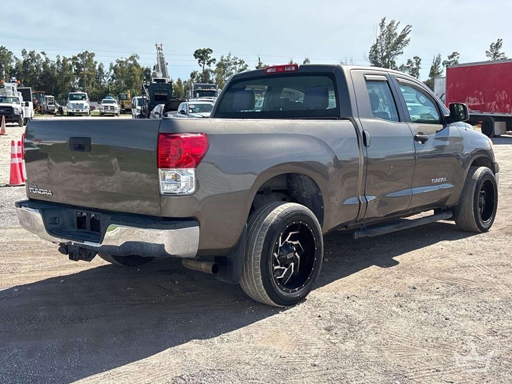 2010-toyota-tundra-image-3