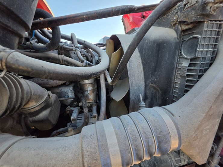 2006-freightliner-m2-106-image-42