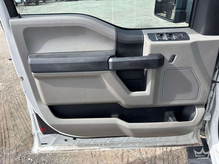 2016-ford-f150-image-10