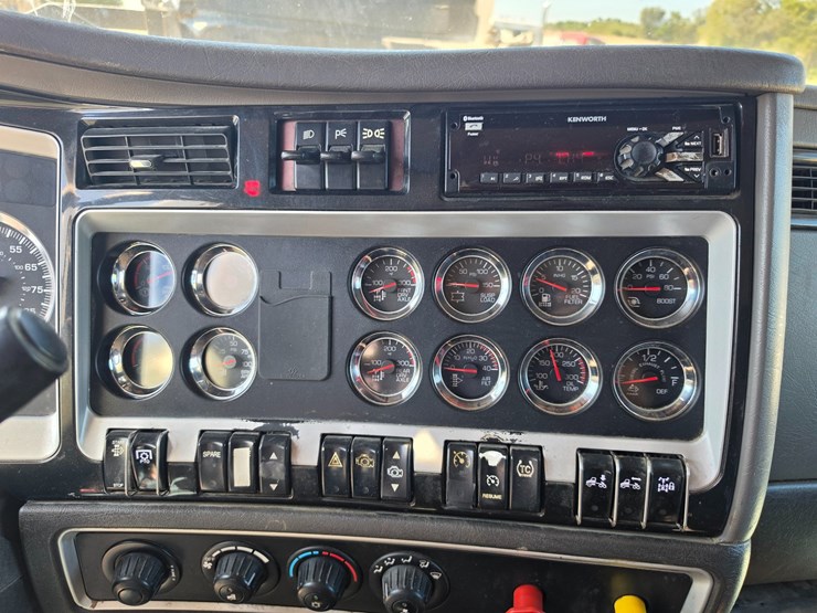 2018-kenworth-t800-image-68