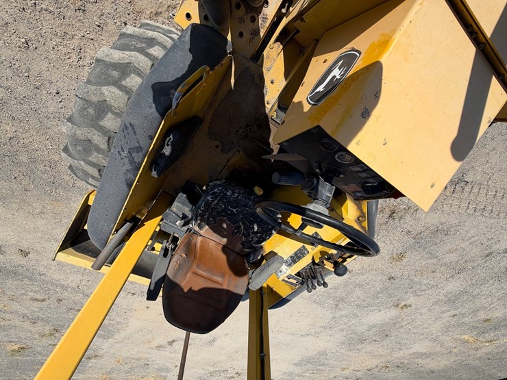 2007-deere-210le-image-33