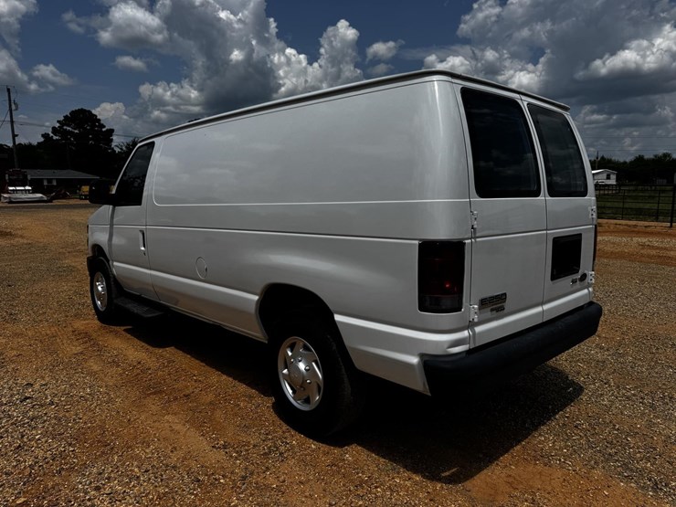 #8733-•-2012-ford-econoline-van-image-4