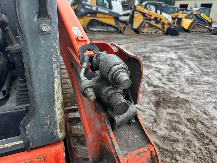 2016-kubota-ssv75-image-12