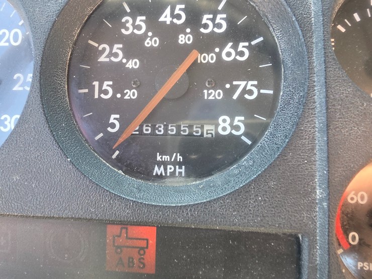 1997-freightliner-fl70-image-64
