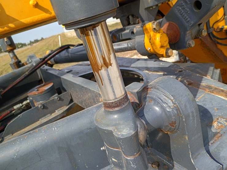 2008-deere-670d-image-36