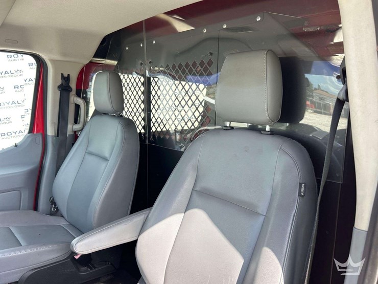 2016-ford-transit-image-30