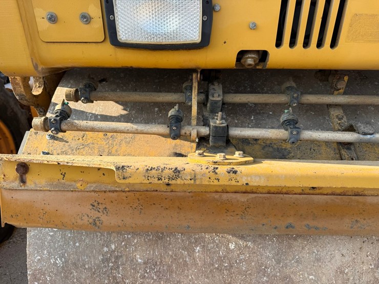 2015-caterpillar-cb66b-image-77