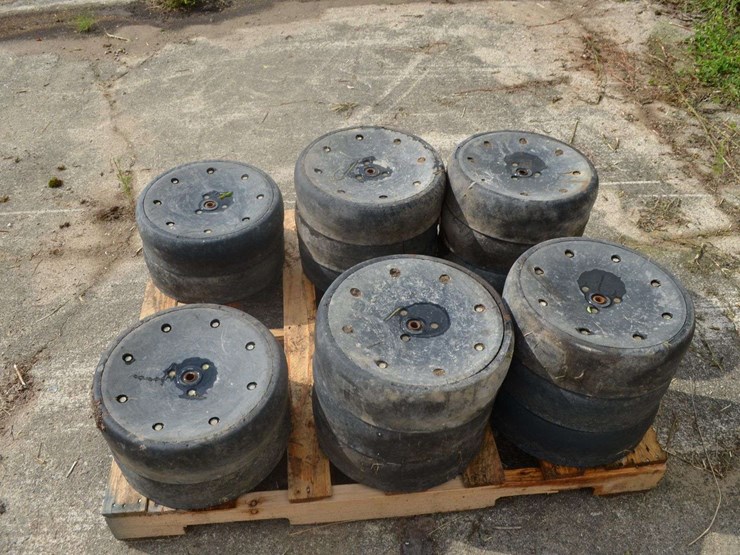 pallet-of-gauge-wheels-image-3
