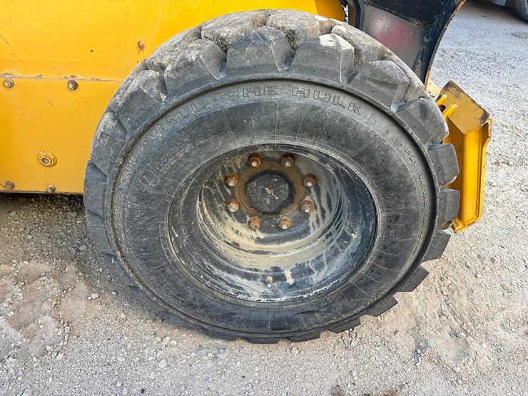 2021-deere-330g-image-55