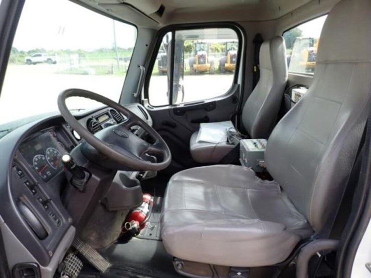 2015-freightliner-114sd-image-23