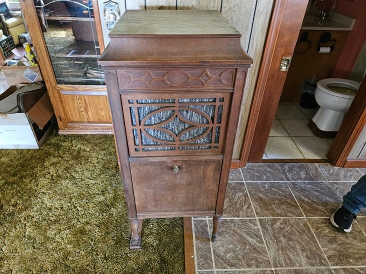 #8001-•-live-on-the-ground-house-hold-items-image-5