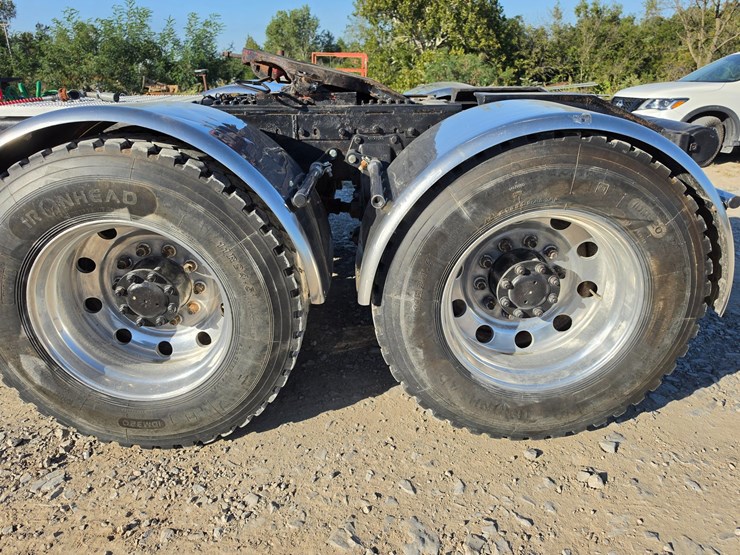 2006-peterbilt-378-image-94