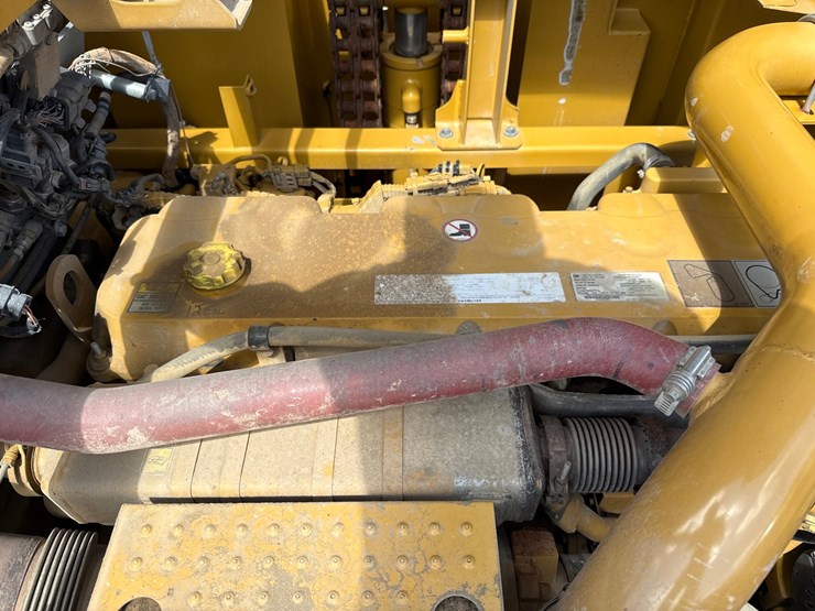 2019-caterpillar-352f-image-52