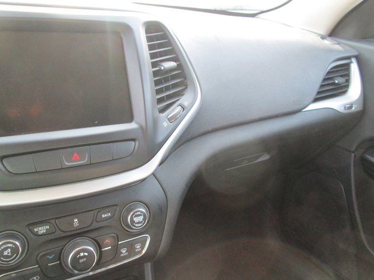 2014-jeep-cherokee-image-27