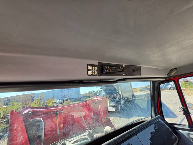 1997-freightliner-fl70-image-68