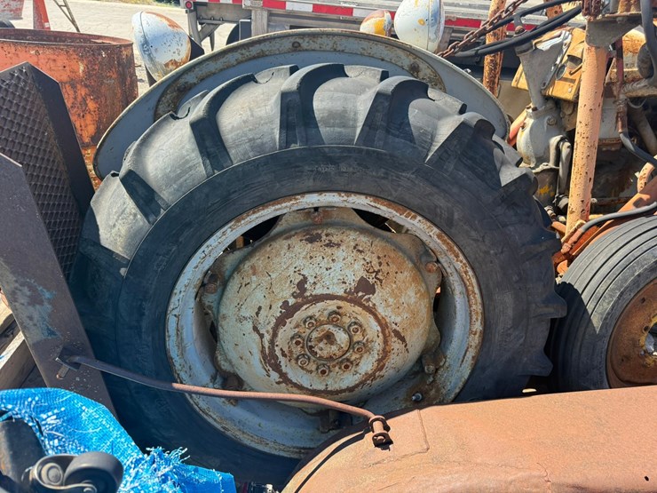 #2097-•-1953-ferguson-tractor-w/-trailer-image-18