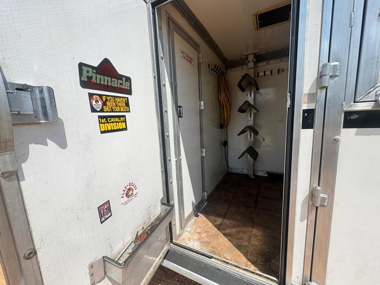 #8736-•-1996-hart-living-quarters-3-horse-trailer-image-14
