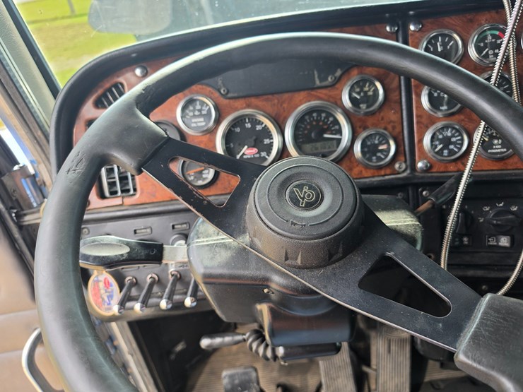 2006-peterbilt-379-image-57