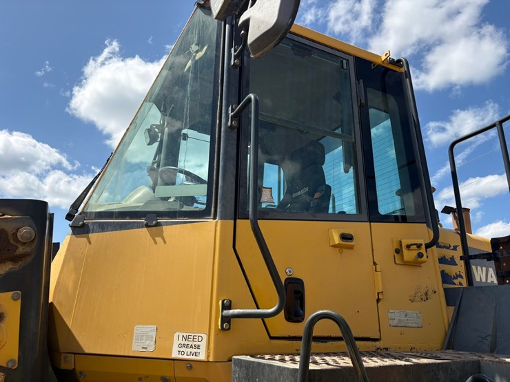 #3650-•-2011-komatsu-w380-6-wheel-loader-image-9