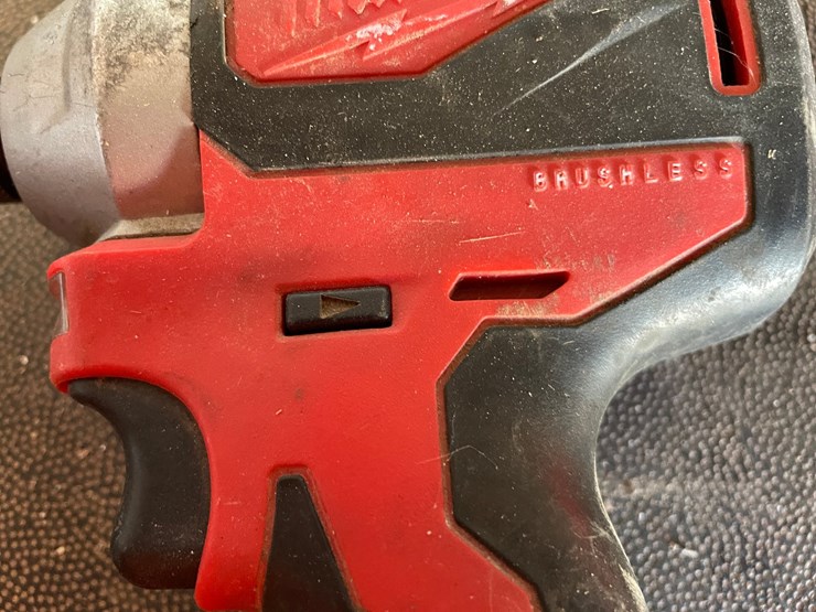 #5511-•-milwaukee-18v-drill-and-drill-driver-image-14