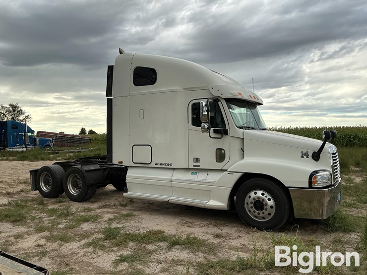 2004-freightliner-century-120-image-4
