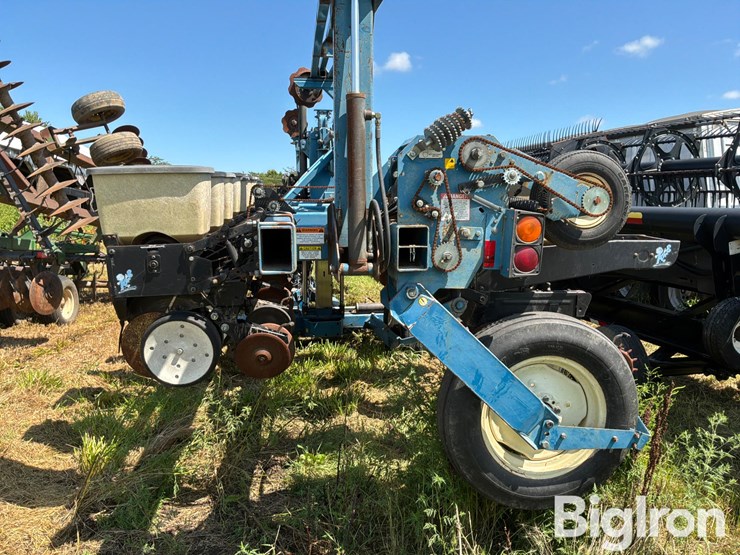 1997-kinze-2600-image-8