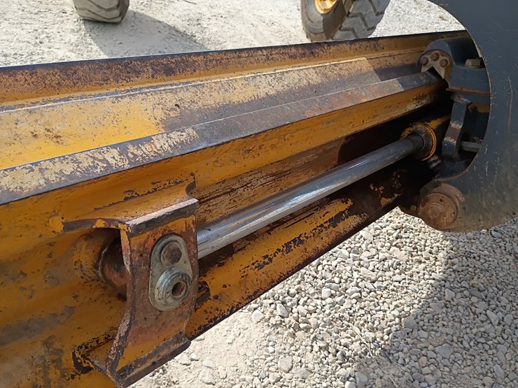 2008-deere-670d-image-33
