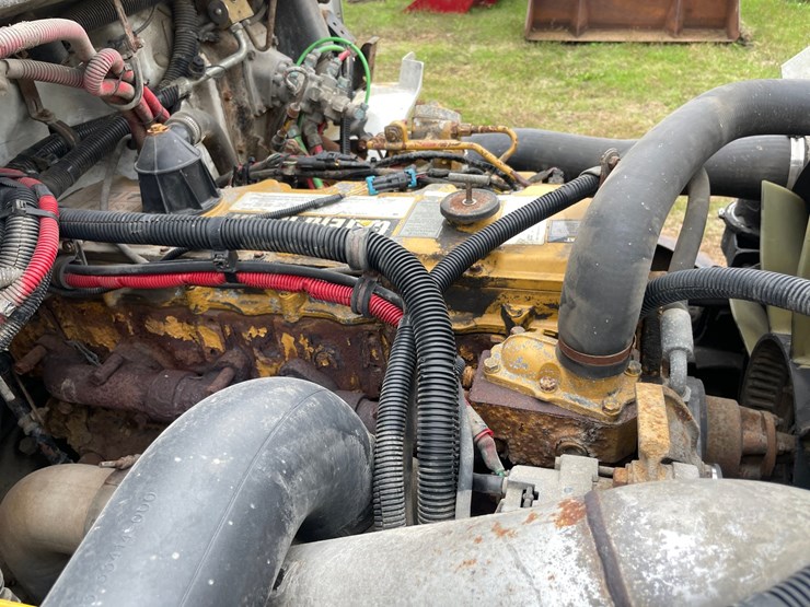 2004-freightliner-fl70-image-19