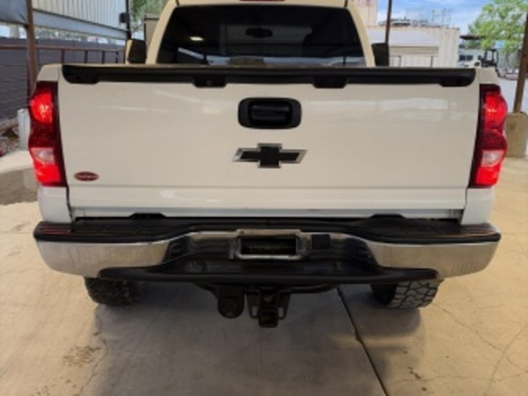 2003-chevrolet-silverado-p/u-image-7