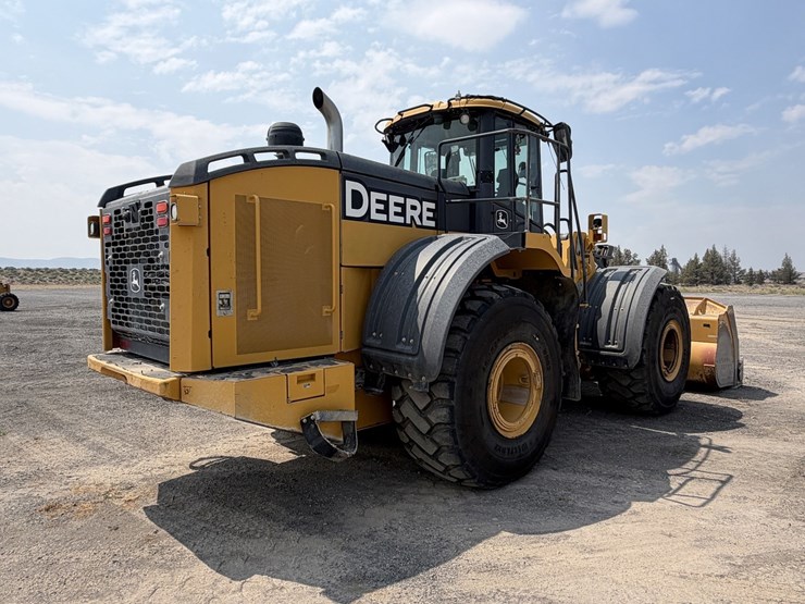 2019-deere-744k-image-5