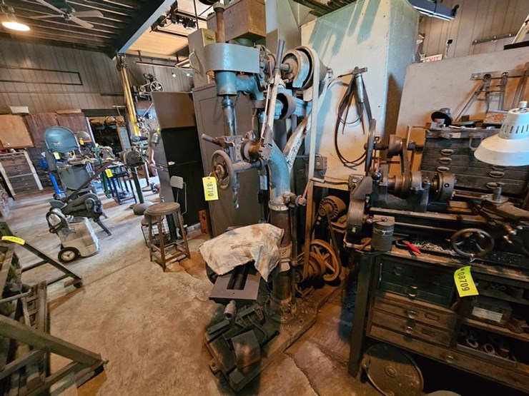 #8710-•-royersford-milling-machine-image-2