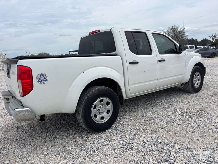 2016-nissan-frontier-image-3
