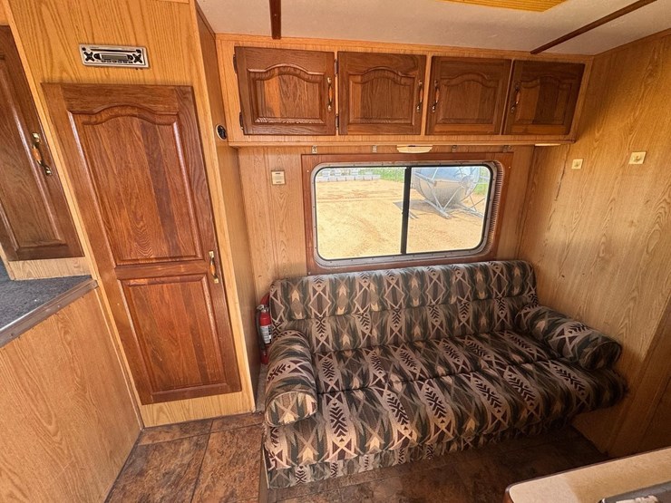 #8736-•-1996-hart-living-quarters-3-horse-trailer-image-9