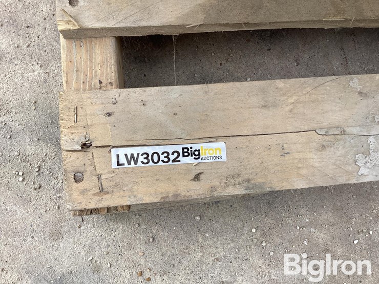 kenworth-box-seat-passenger-side-image-15