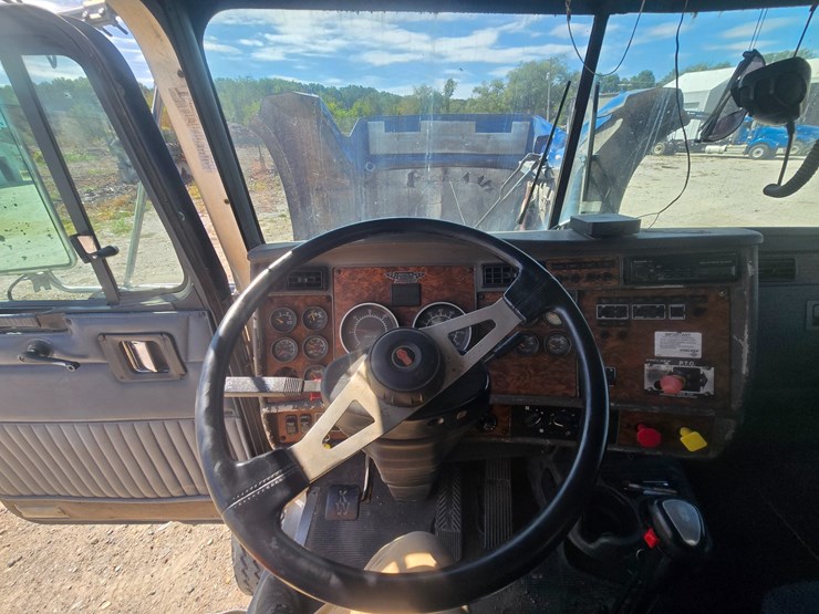 2001-kenworth-t800-image-60