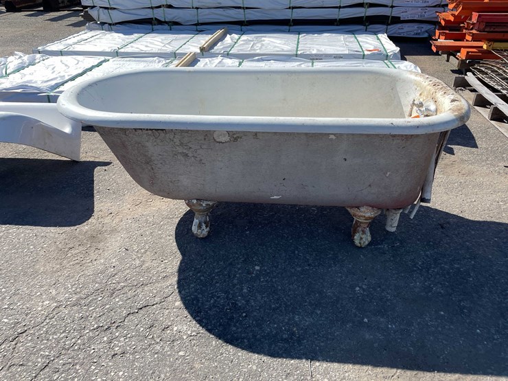 #4051-•-cast-iron-clawfoot-tub-(08)-image-2
