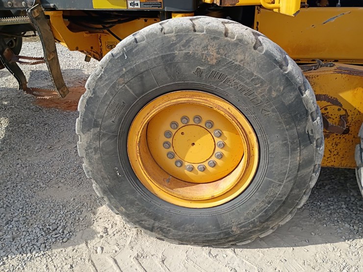 2008-deere-670d-image-102