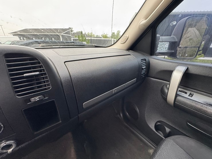 2009-chevrolet-2500-image-32