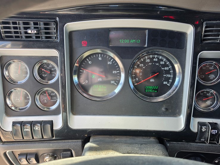 2018-kenworth-t800-image-77