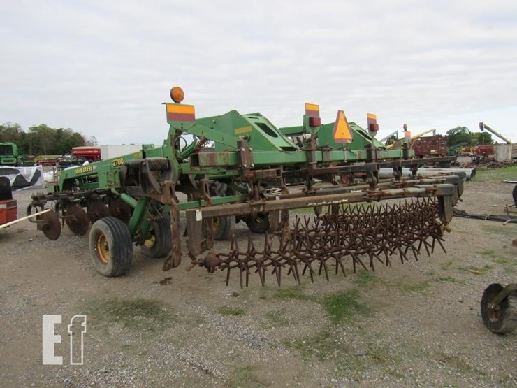 john-deere-2700-image-1
